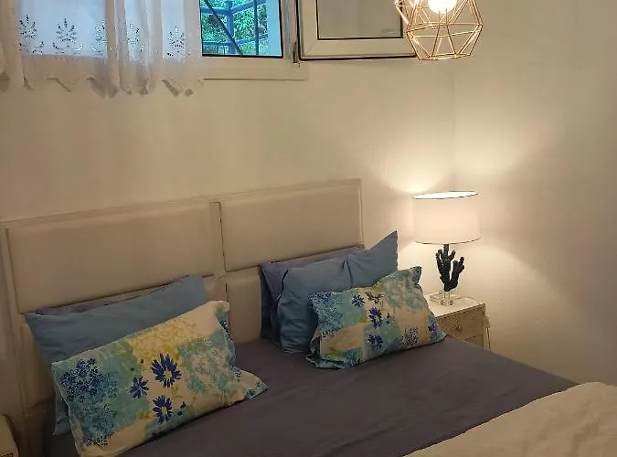 Semesterbostad Sea & Forest-cozy With Garden & Nature Views